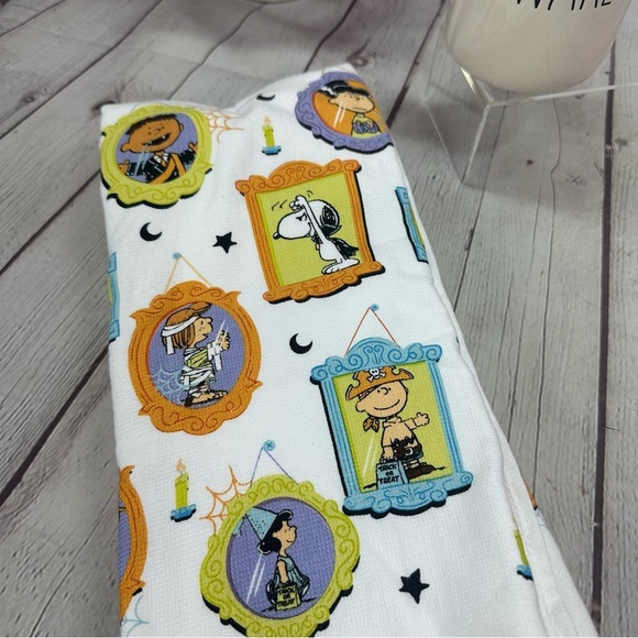 NWT rae dunn Peanuts vampire snoopy mug with coordinating kitchen towel set - Picture 4 of 9